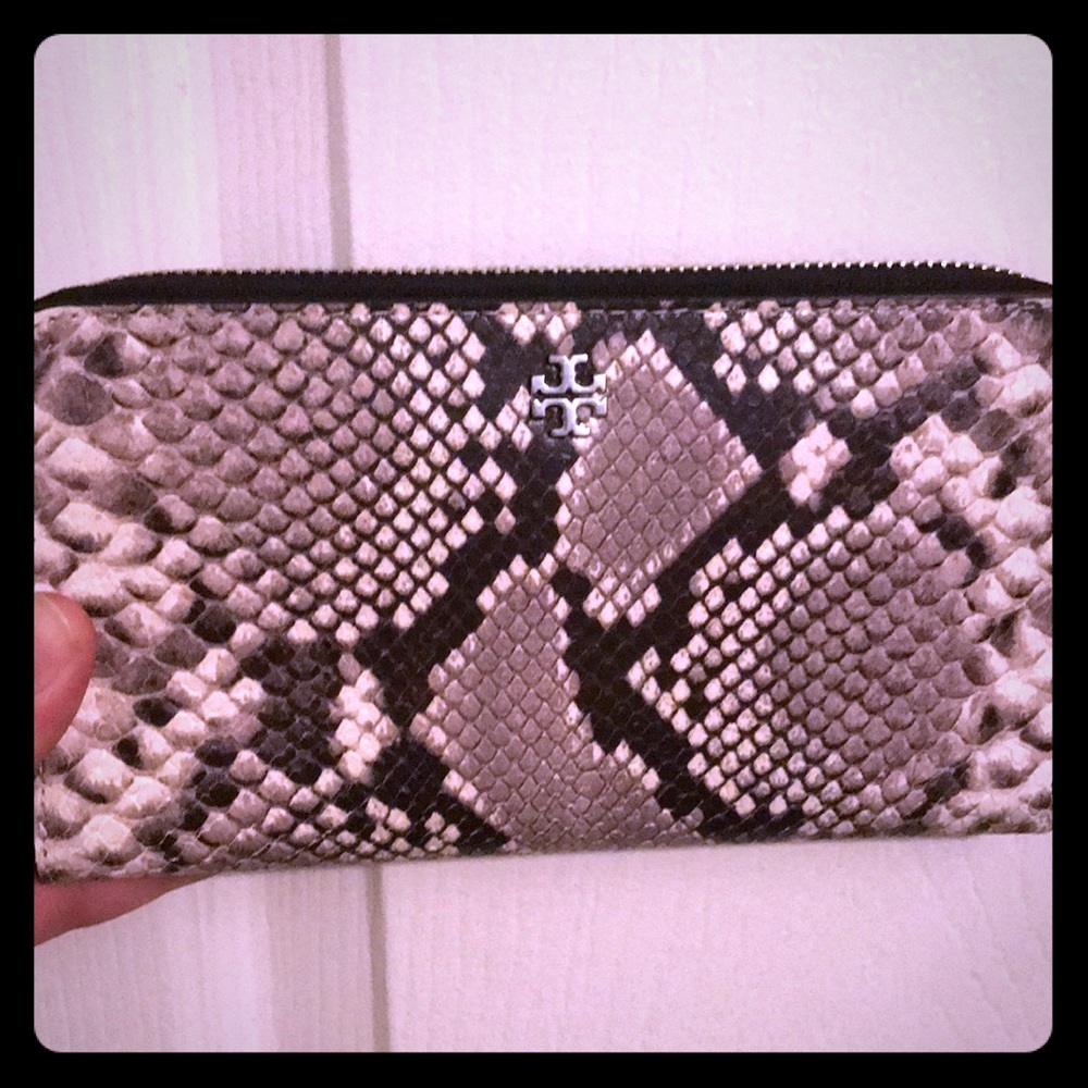 Tory Burch Robinson Embossed Continental Wallet